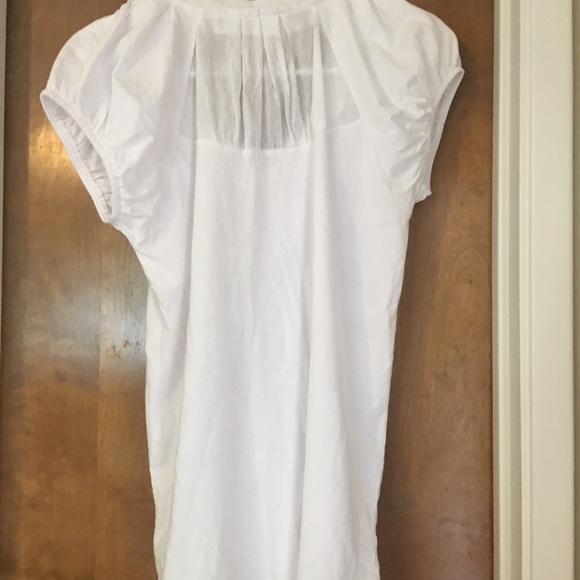 Cute white maternity t-shirt with buttons - Picture 4 of 4